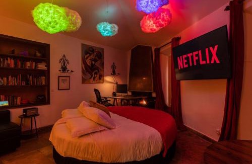 Sintra Hotel | Unique double Smart Room in 17 century Home with snooker, hottub and BBQ