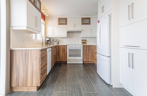 Laprairie House | Unique Waterfront House 4 BDRs/Near MTL/Fishing