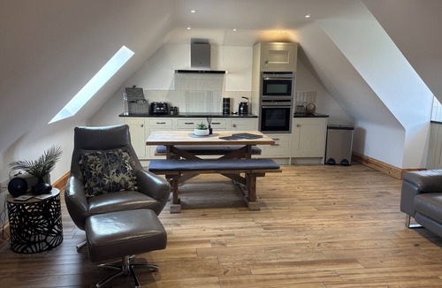 Thimbleby Apartment | Upper Pentlands - One bedroom luxury apartment with gym (pet-friendly)