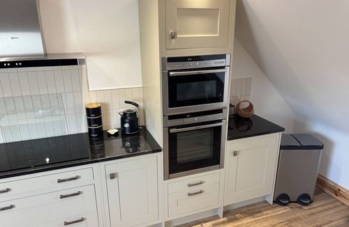 Thimbleby Apartment | Upper Pentlands - One bedroom luxury apartment with gym (pet-friendly)