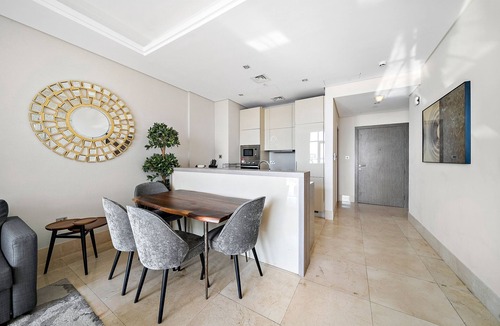 Palm Jumeirah Apartment | Upscale 1 BR with beach access on Palm Jumeirah