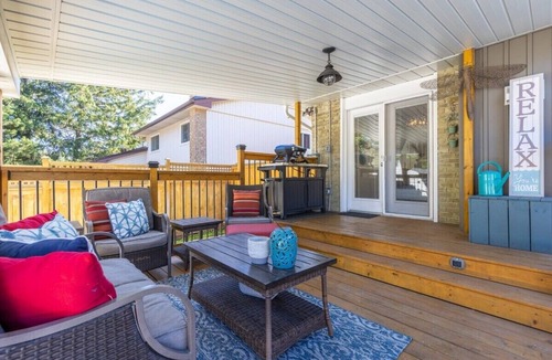 St. Catharines House | Upscale 3BR Designer House with POOL!