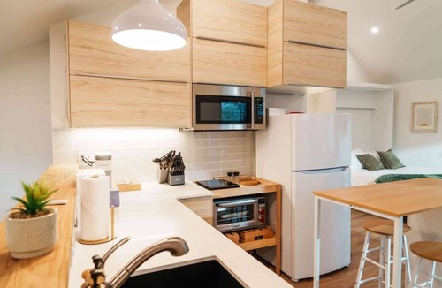 Kensington Apartment | Upscale Laneway Loft Near Downtown AC, WiFi