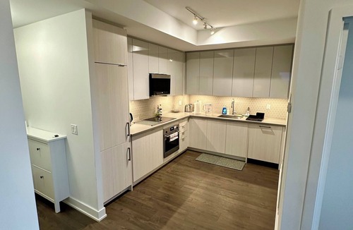 Oakville Condo | Upscale Urban Retreat | 2BR/2BA Corner Condo | Longterm Booking 30+ days only
