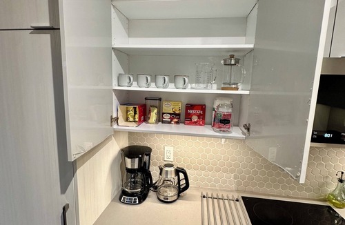 Oakville Condo | Upscale Urban Retreat | 2BR/2BA Corner Condo | Longterm Booking 30+ days only