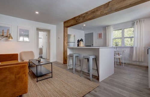 Dartmouth House | Urban Oasis - tranquil, relaxing backyard & garden