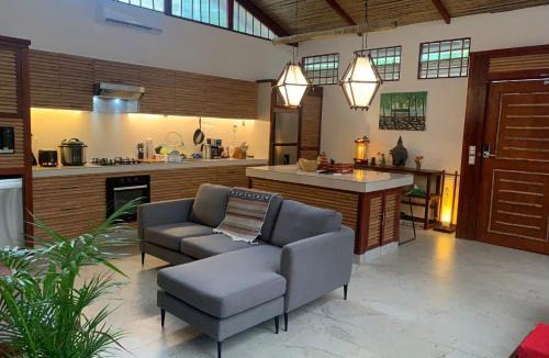 Chiguata Villa | Uva Blue Villas - Pool House - AC, 3 Ensuite bedrooms, 8 guests, Koi Fish Pond