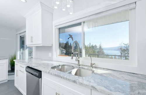 Central Okanagan House | Vacation for Families with Stunning View & Pool