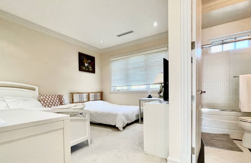 Oakridge House | Vancouver Luxury Guest House