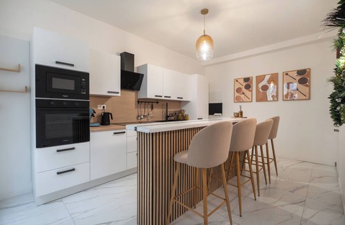 Dansaert Bed & Breakfast | Vandenbranden Suites with Gym & Sauna - Guest House
