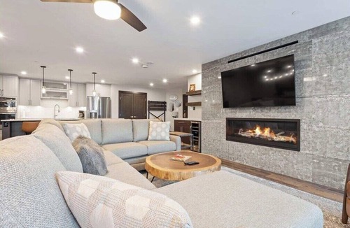 Vail Condo | VB | Beautiful 2 BR Condo in Lionshead - Hot Tub