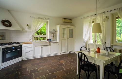Monate Villa | Veranda del Lago with 3 bedrooms and 2 bathrooms next to Monate Lake