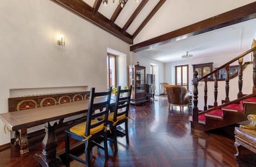 Consiglio di Rumo Apartment | Very Elegant Historic Apartment F2