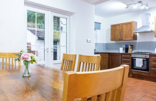 Mapperley House | Very spacious 4-bedroom house close to city centre. Sleeps up to 9!