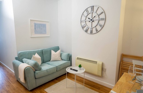 Mill Road Apartment | Vibrant City Centre - KING Bed, Entire Apartment