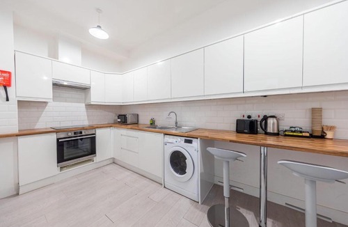 St. George's Apartment | Victorian Functional Accommodation 5Min Walk From Tufnell Park