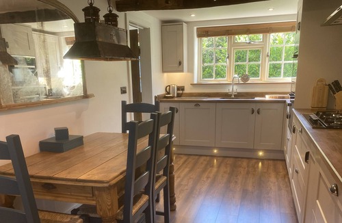 Cottesmore Cottage | VICTORY COTTAGE 5* Gold - Chocolate box cottage