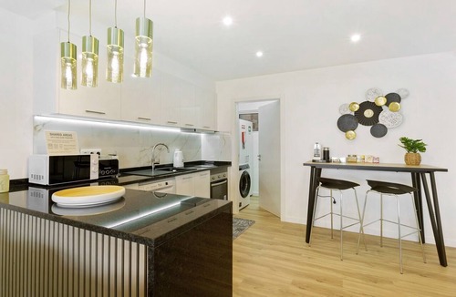 Gaula Apartment | 'View Suite' Room with Mountain View, Wi-Fi and Air Conditioning