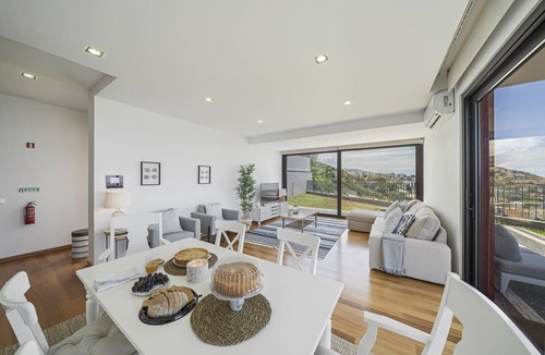 Sao Martinho Villa | Vila Papagaio Verde, villa with sea view.