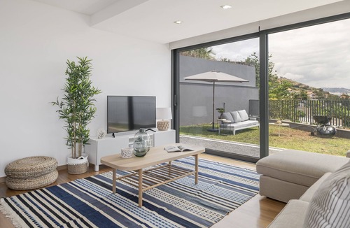 Sao Martinho Villa | Vila Papagaio Verde, villa with sea view.