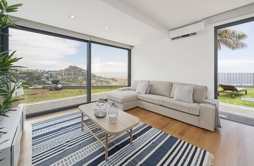 Sao Martinho Villa | Vila Papagaio Verde, villa with sea view.