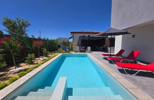 Lozenets Villa | villa Amethyst, private pool with heating and salt water