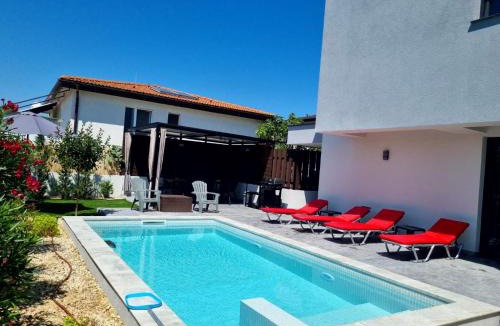 Lozenets Villa | villa Amethyst, private pool with heating and salt water