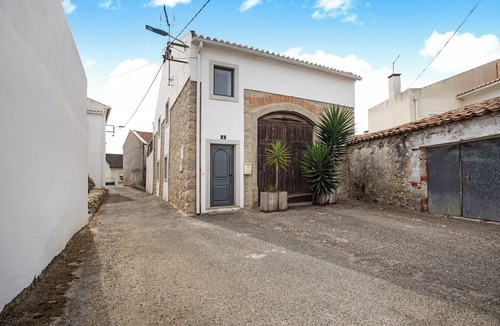 Serra d'El Rei Villa | Villa 'Casa Centenária' with Terrace & Wi-Fi