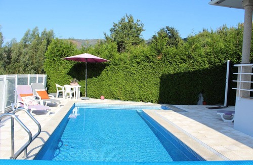 Cinfaes Villa | Villa 'Casa Da Calçada' with Mountain View, Private Pool and Wi-Fi