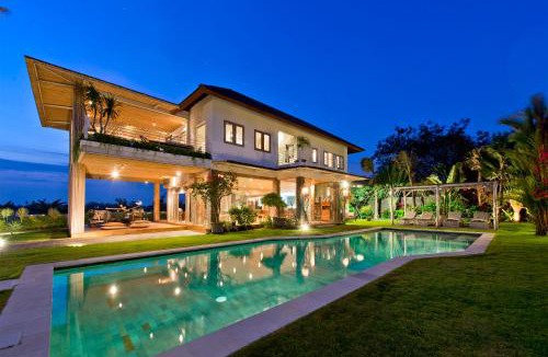 Babakan House | Villa Fleur Deluxe Tropical Bungalows near Canggu padel