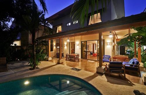 Carmen Villa | Villa Louise 4BR Modern Villa - Few Steps from the Beach