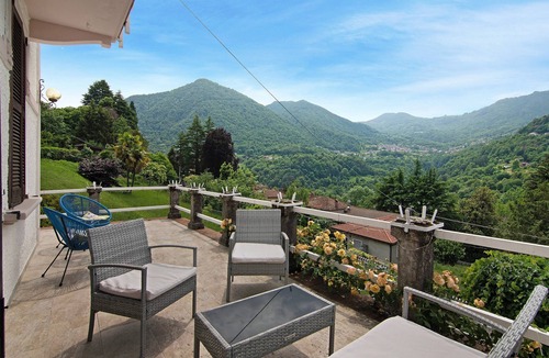 Dizzasco Villa | Villa "Luxury Oleandra" with Private Pool, Big Garden and Barbecue