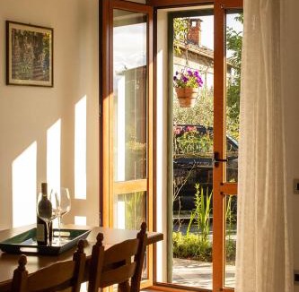 Gavirate Apartment | Villa SalMar Apartment 1 BBQ and Garden