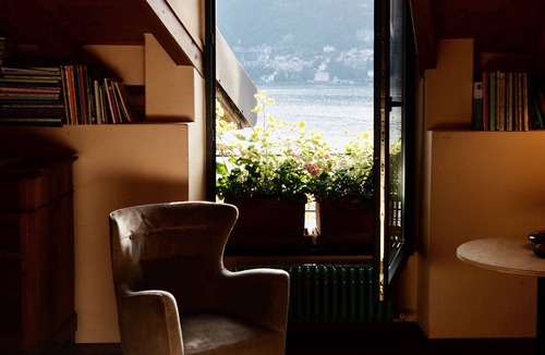 Torno House | Village house with garden overlooking the lake