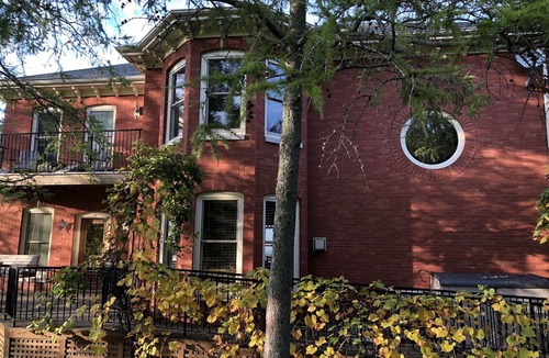 Beamsville House | Vineyard Estate House In Niagara