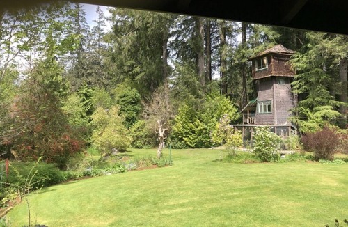 Lake Cowichan House | Vintage Airstream retreat on the Cowichan River