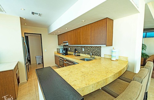 Zona Hotelera Condo | VRBO Premier Host – Beachfront – 8BR/7bth – Penthouse Combo #334