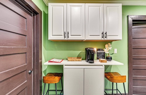 Stockade Historic District Apartment | Walk to Nott Memorial: Studious Retreat Near Eats