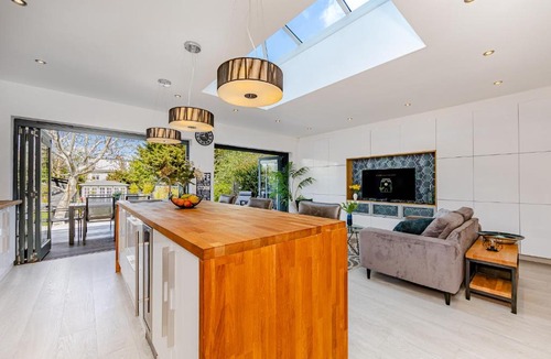 Great Baddow House | Walnut Tree at Moulsham