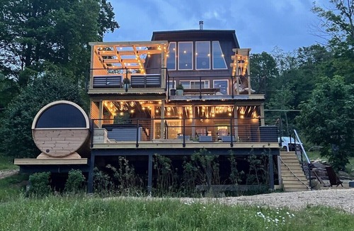 Hunter Cabin | WANDERLAKE A-frame - SKI, Ride, GOLF, BIKE, HIKE
