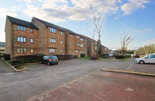 Uxbridge South Apartment | Warm & Cozy 1-Bed Flat w/Parking | Near Heathrow