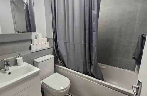 Uxbridge South Apartment | Warm & Cozy 1-Bed Flat w/Parking | Near Heathrow