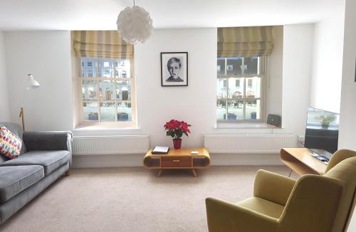 Warwick Town Centre Apartment | Warwick Market Place Apartment
