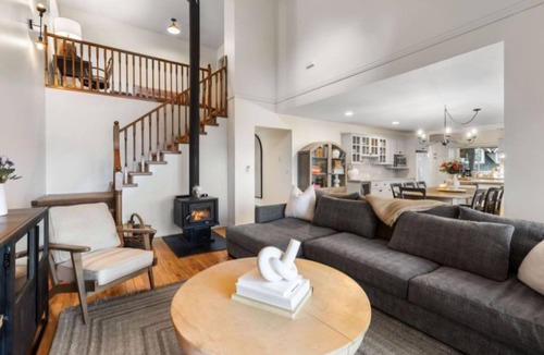 Harrison Hot Springs House | Waterfront Retreat with Hottub/Sauna/Games on Harrison Lake
