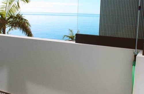 Gaula Apartment | Waterfront at Madeira Home Cliff Residence