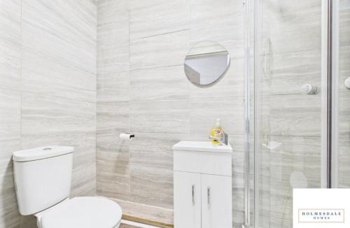 Weston Apartment | Waterfront by Holmesdale Homes