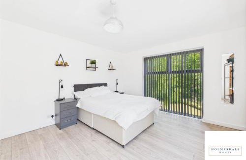 Weston Apartment | Waterfront by Holmesdale Homes