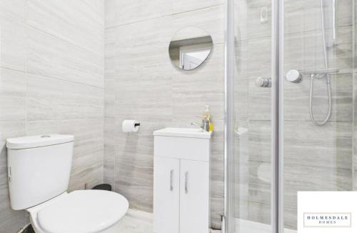 Weston Apartment | Waterfront by Holmesdale Homes