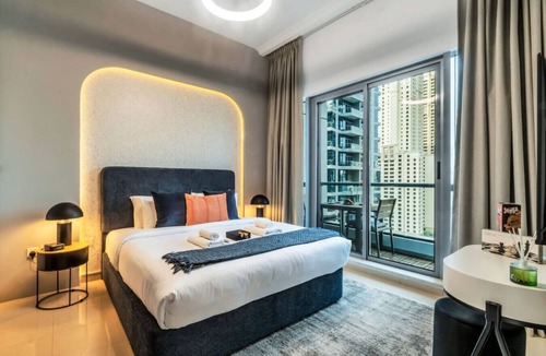 Dubai Marina Apartment | Waterfront Marina Views | Sleeps 4 | Beach & Mall