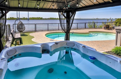 Lachenaie Apartment | Waterfront Paradise Apartment